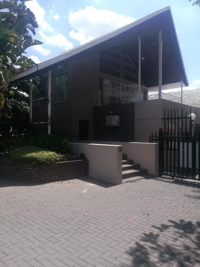 Rustenburg Guesthouse Exterior photo